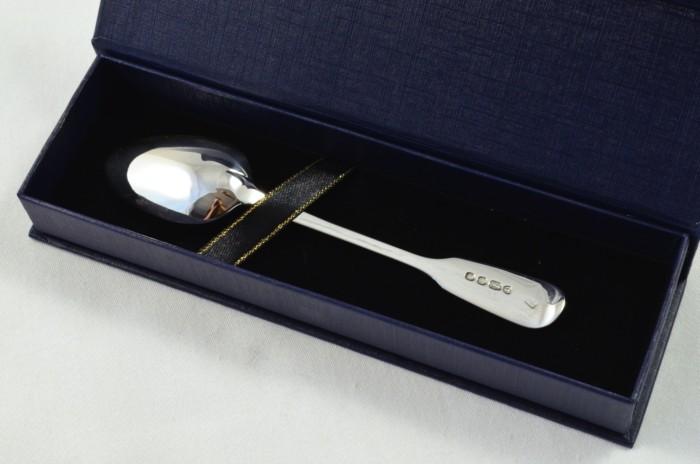 London Solid Silver Antique Christening Spoon - Old English Fiddle Pattern - Made in 1843 - Presentation Case - Image 2