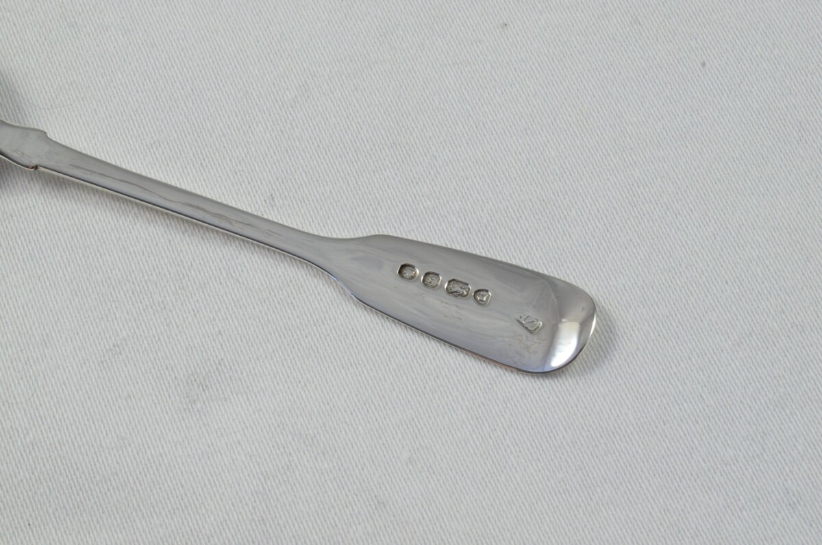 London Solid Silver Antique Christening Spoon - Old English Fiddle Pattern - Made in 1843 - Presentation Case - Image 3