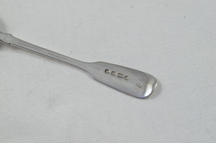 London Solid Silver Antique Christening Spoon - Old English Fiddle Pattern - Made in 1843 - Presentation Case - Image 3