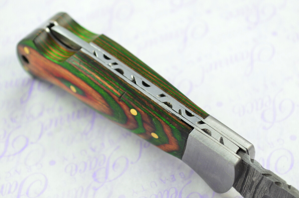 A Handmade Damascus Steel Pocket Knife - Green & Brown Laminate Wood Scales - Image 5