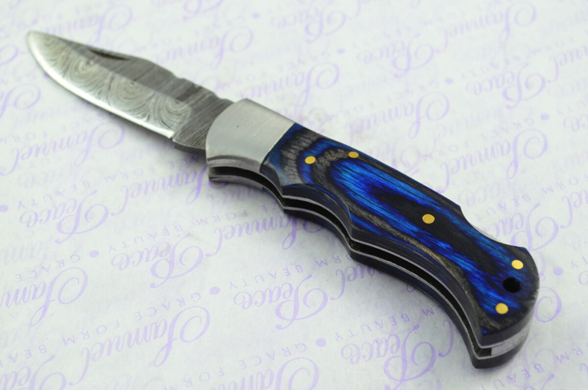 A Handmade Damascus Steel Pocket Knife - Blue & Slate Laminate Wood Scales - Image 2