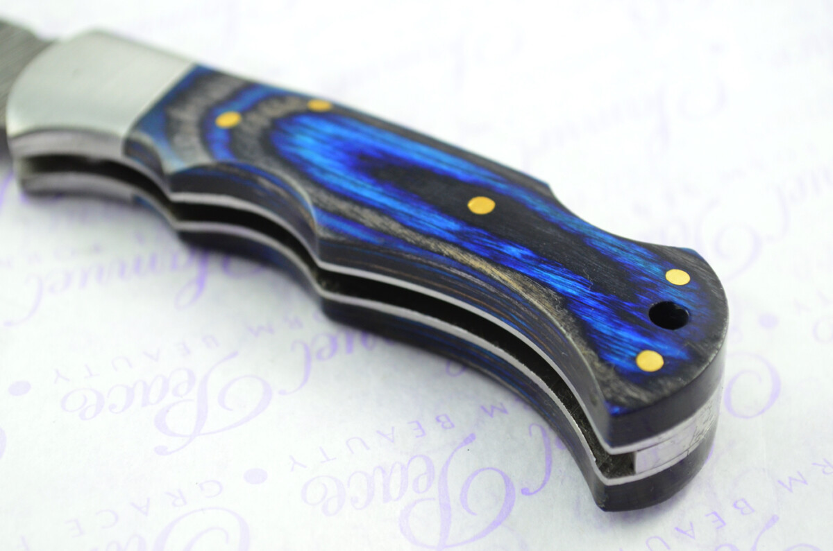 A Handmade Damascus Steel Pocket Knife - Blue & Slate Laminate Wood Scales - Image 3