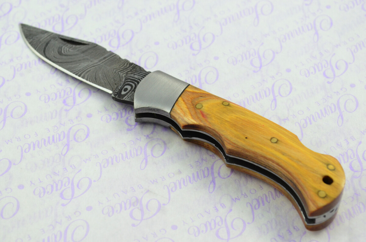 A Handmade Damascus Steel Pocket Knife - Oak Laminate Wood Scales - Image 2