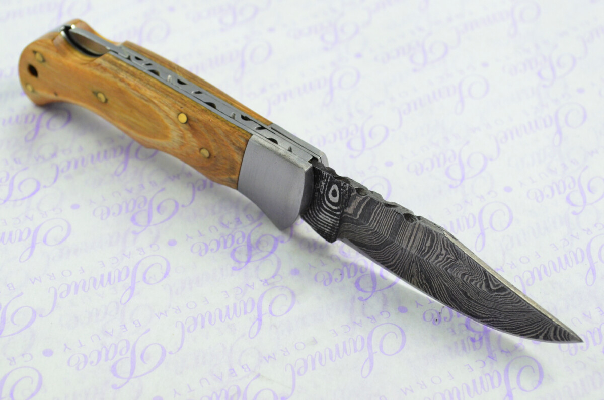 A Handmade Damascus Steel Pocket Knife - Oak Laminate Wood Scales - Image 5