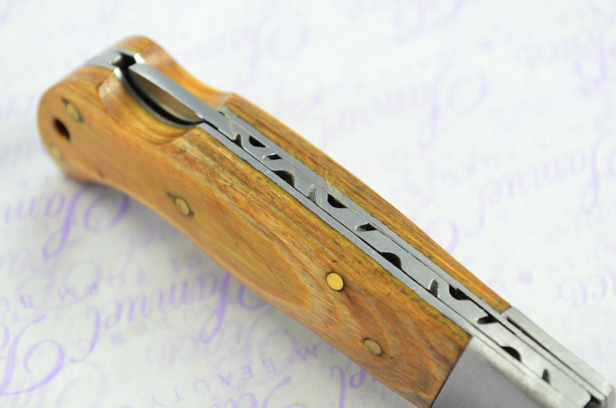 A Handmade Damascus Steel Pocket Knife - Oak Laminate Wood Scales - Image 6