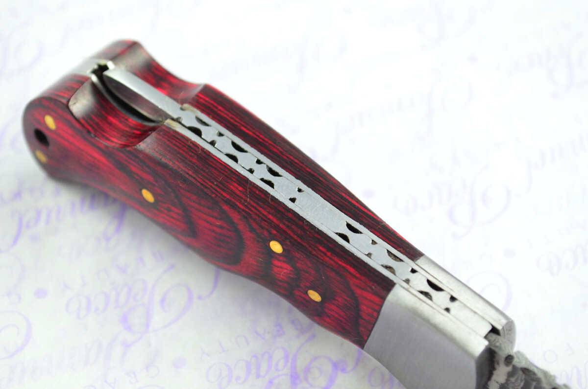 A Handmade Damascus Steel Pocket Knife - Maroon & Black Laminate Wood Scales - Image 4