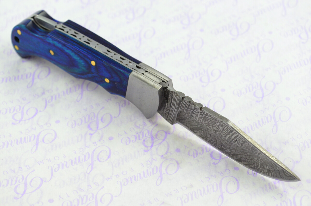 A Handmade Damascus Steel Pocket Knife - Blue Laminate Wood Scales - Image 5