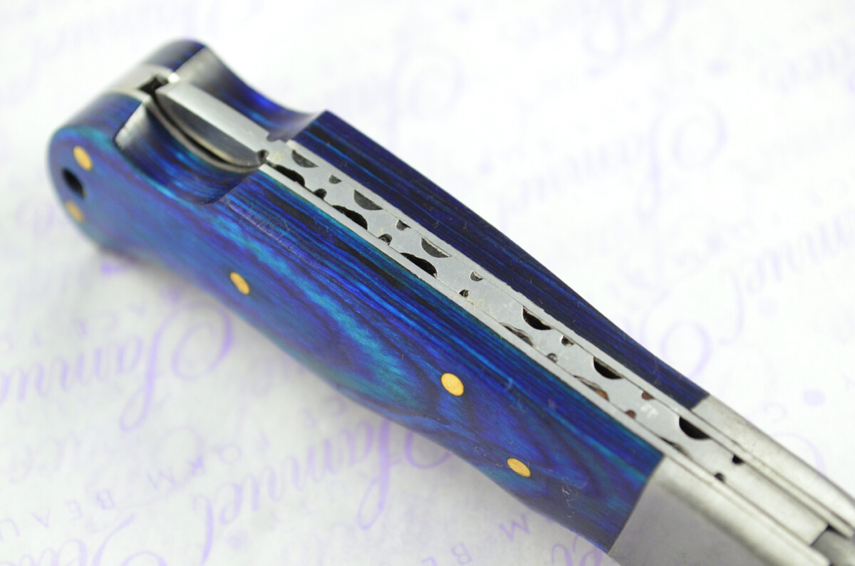 A Handmade Damascus Steel Pocket Knife - Blue Laminate Wood Scales - Image 6