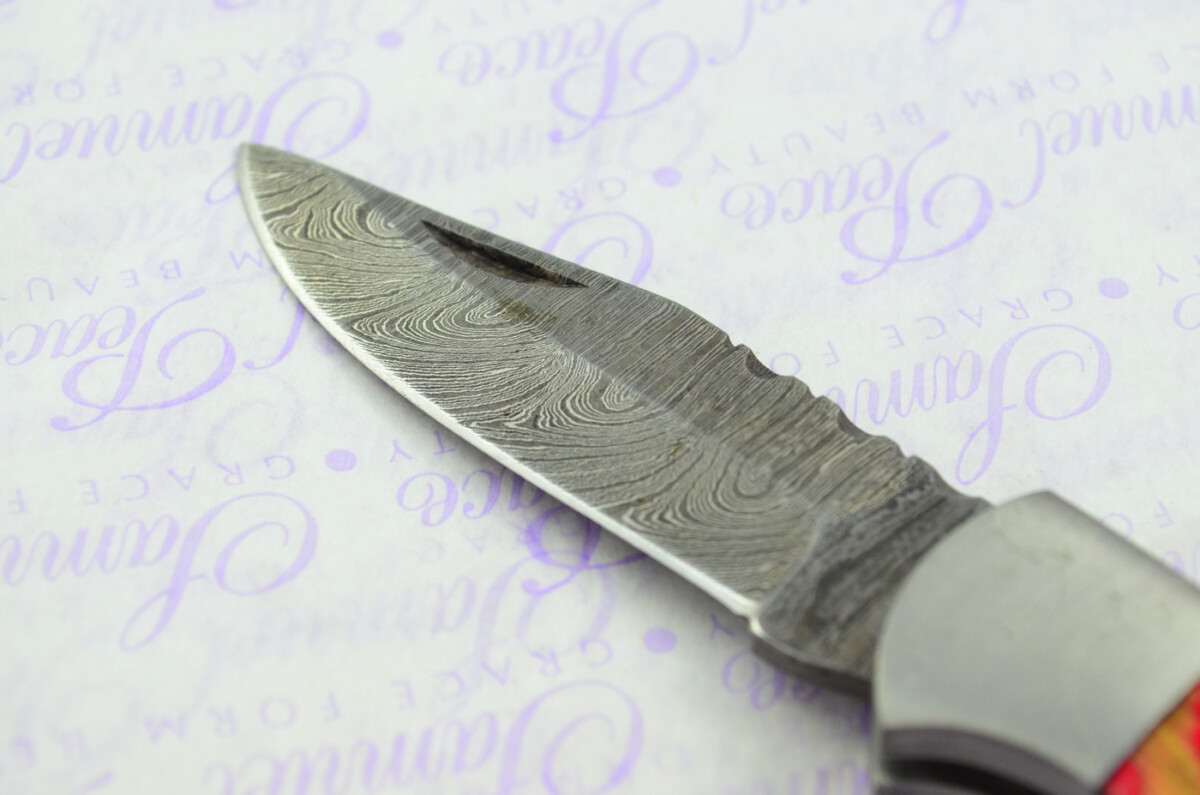 A Handmade Damascus Steel Pocket Knife - Red & Cream Laminate Wood Scales - Image 4