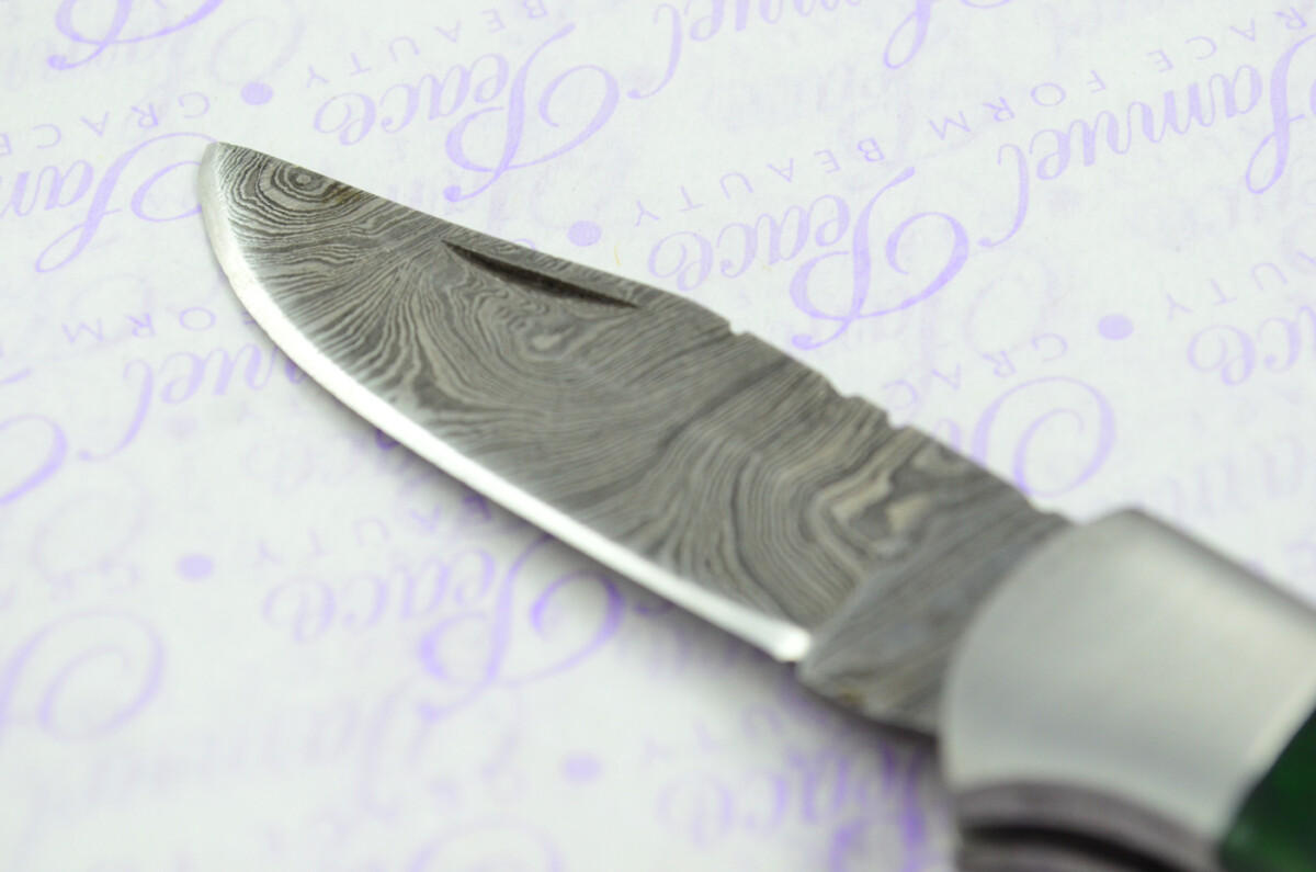 A Handmade Damascus Steel Pocket Knife - Green Laminate Wood Scales - Image 4
