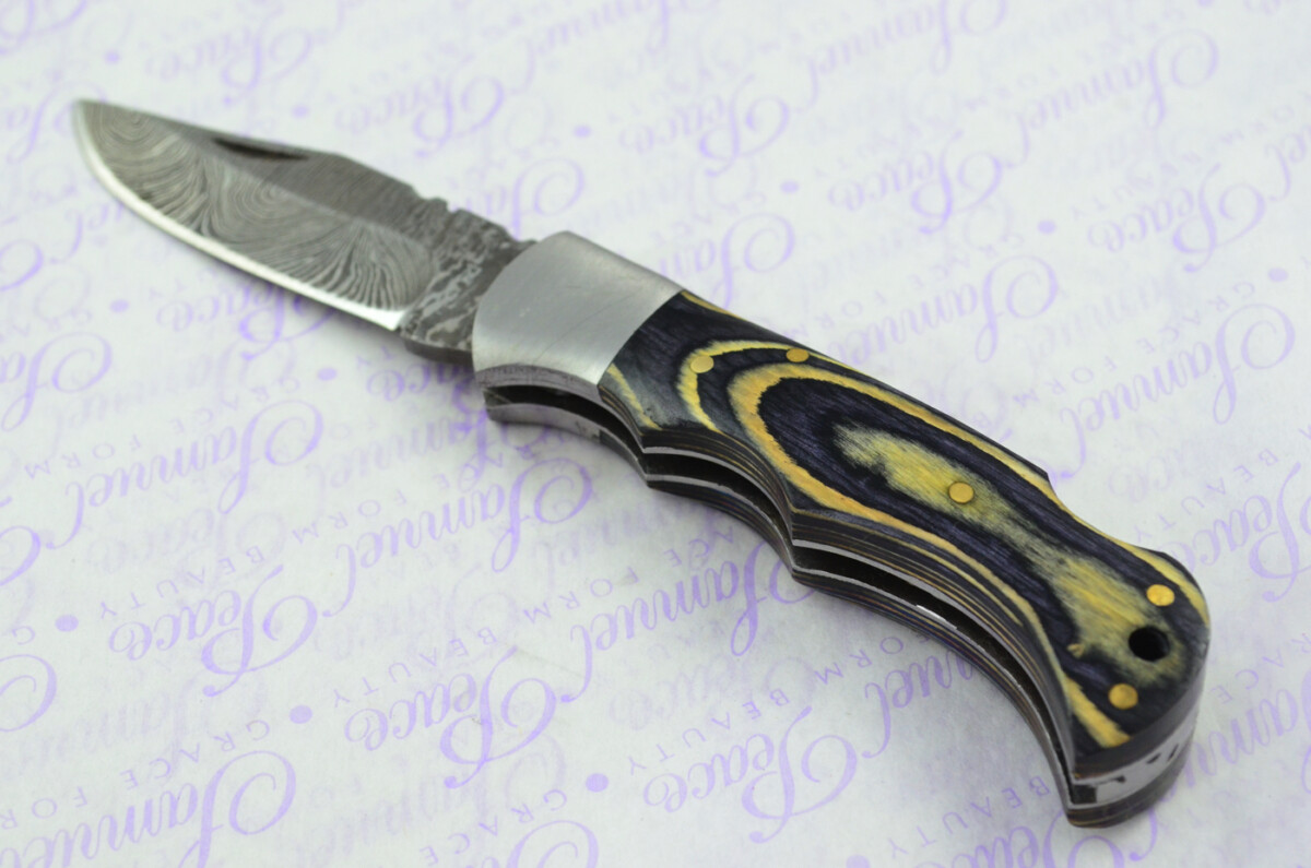 A Handmade Damascus Steel Pocket Knife -Blue & Cream Laminate Wood Scales - Image 2