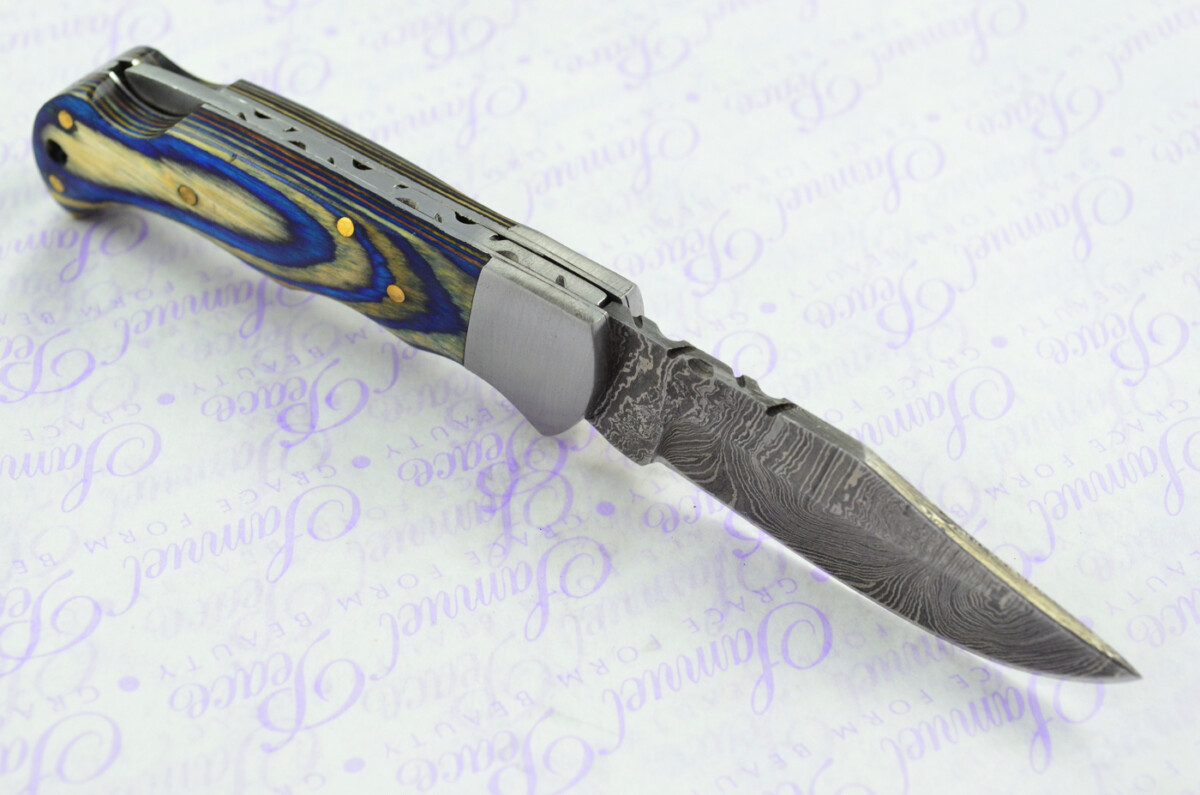 A Handmade Damascus Steel Pocket Knife -Blue & Cream Laminate Wood Scales - Image 5