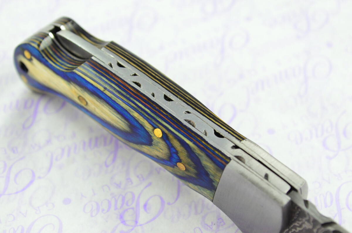 A Handmade Damascus Steel Pocket Knife -Blue & Cream Laminate Wood Scales - Image 6