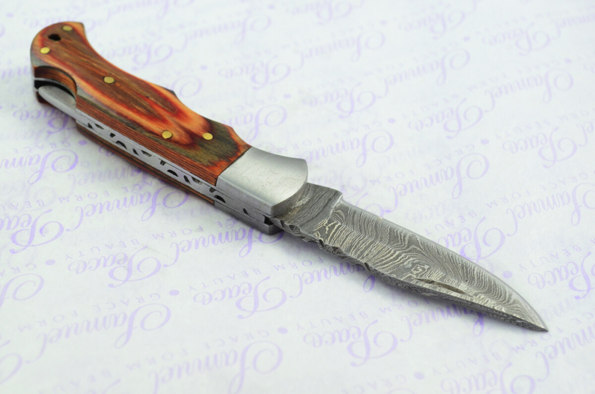A Handmade Damascus Steel Pocket Knife - Brown Laminate Wood Scales - Image 5