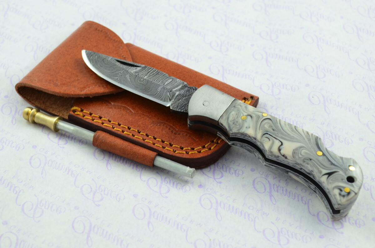 A Handmade Damascus Steel Pocket Knife - Shades of Grey Resin Scales