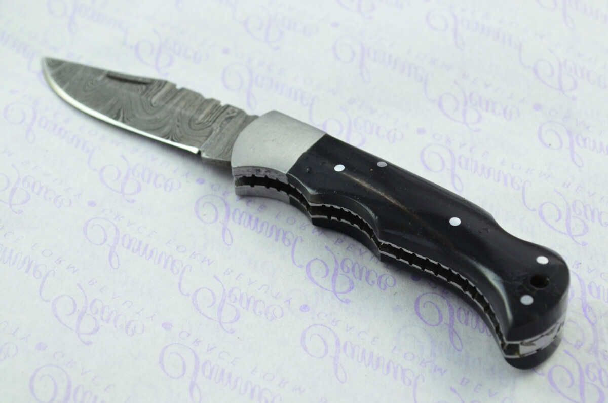 A Handmade Damascus Steel Pocket Knife - Buffalo Horn Scales - Image 2