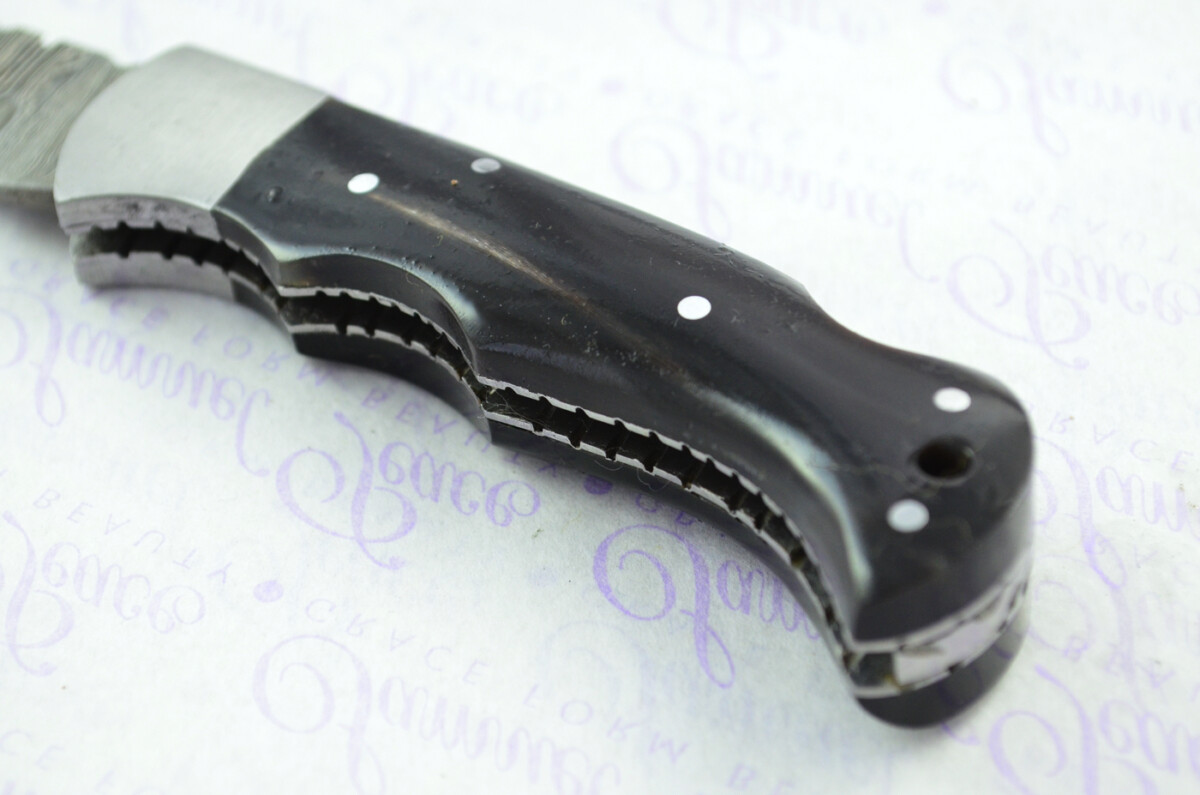 A Handmade Damascus Steel Pocket Knife - Buffalo Horn Scales - Image 3
