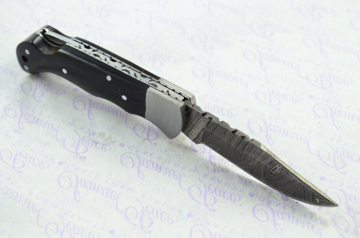 A Handmade Damascus Steel Pocket Knife - Buffalo Horn Scales - Image 5