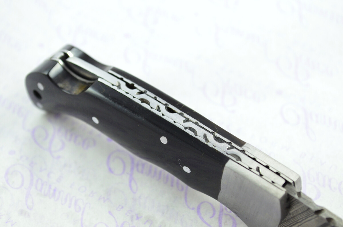A Handmade Damascus Steel Pocket Knife - Buffalo Horn Scales - Image 6