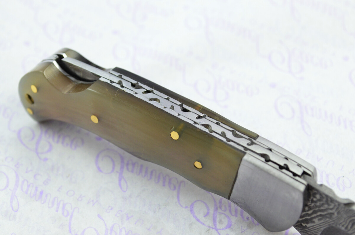 A Handmade Damascus Steel Pocket Knife - Buffalo Horn Scales - Image 6