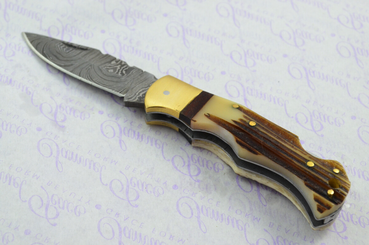 A Handmade Damascus Steel Pocket Knife - Stag Horn Scales - Image 2