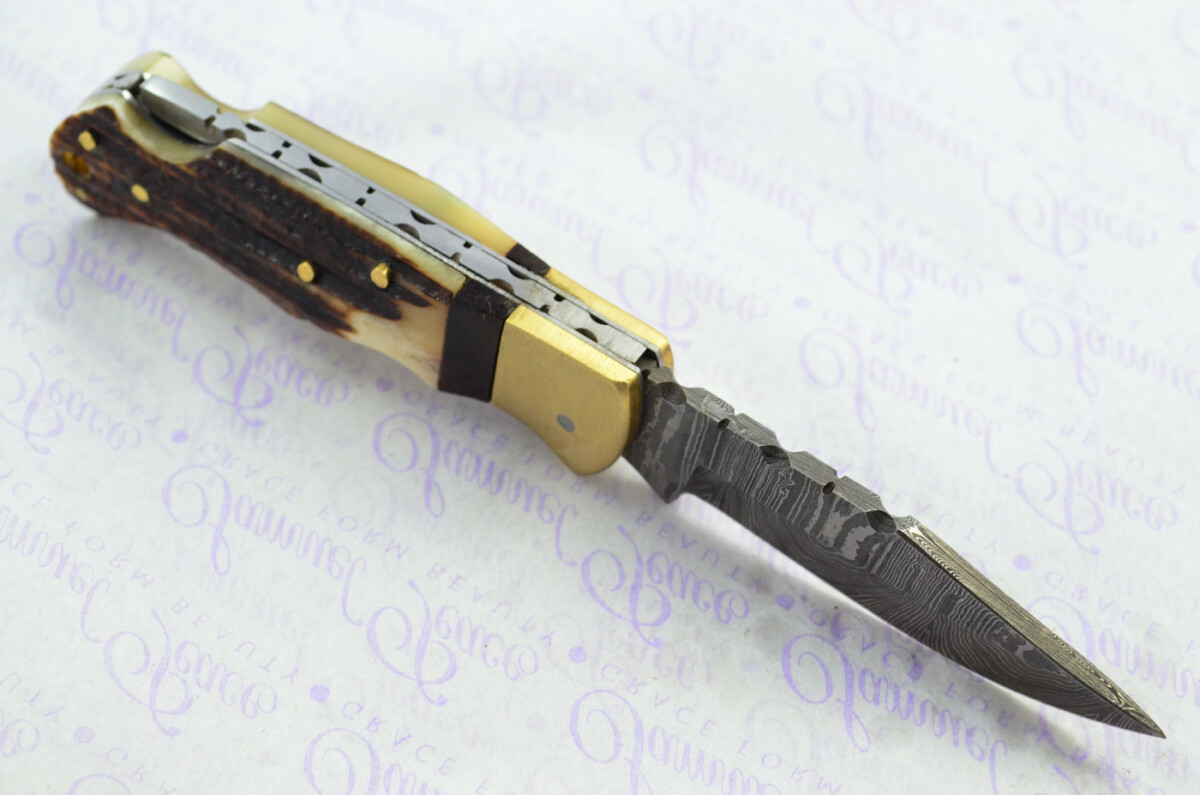 A Handmade Damascus Steel Pocket Knife - Stag Horn Scales - Image 5