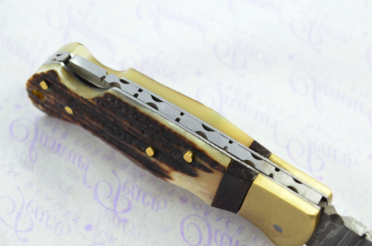 A Handmade Damascus Steel Pocket Knife - Stag Horn Scales - Image 6