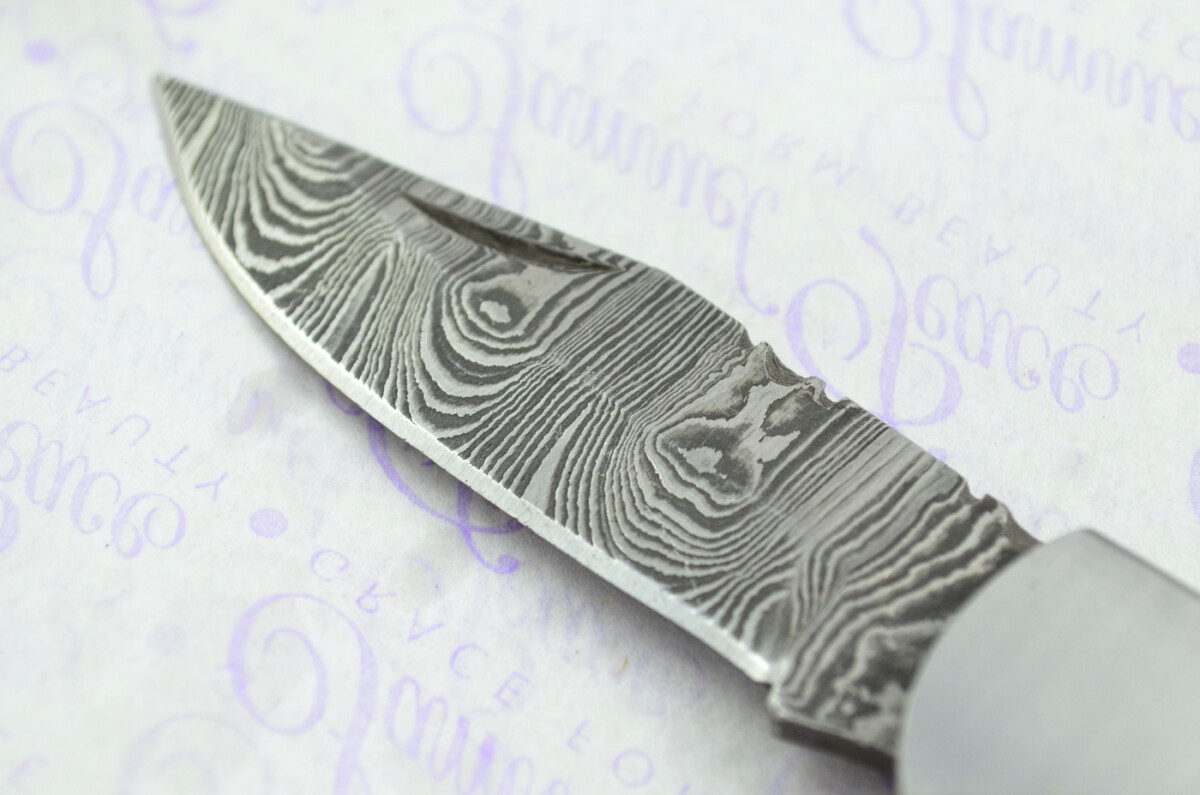A Handmade Damascus Steel Pocket Knife - Rosewood Scales - Image 4