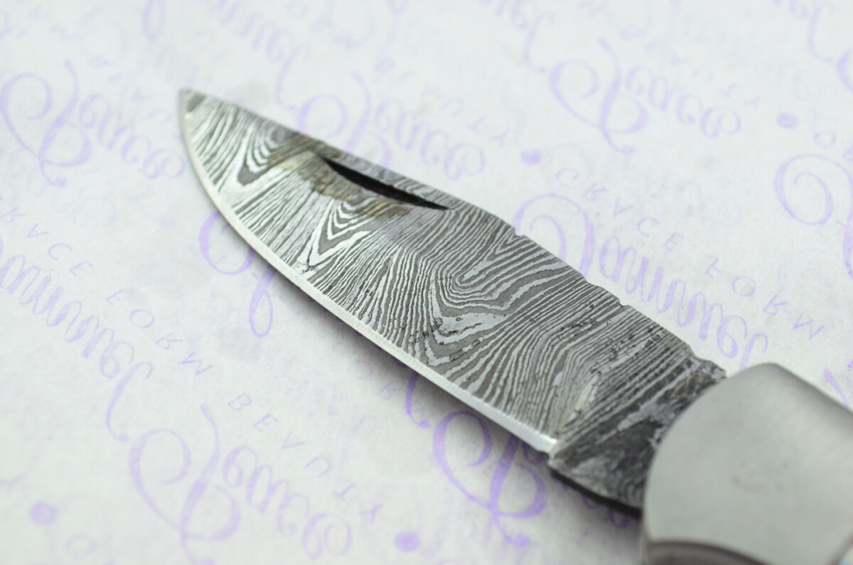A Handmade Damascus Steel Pocket Knife - Americana Resin Scales - Image 4