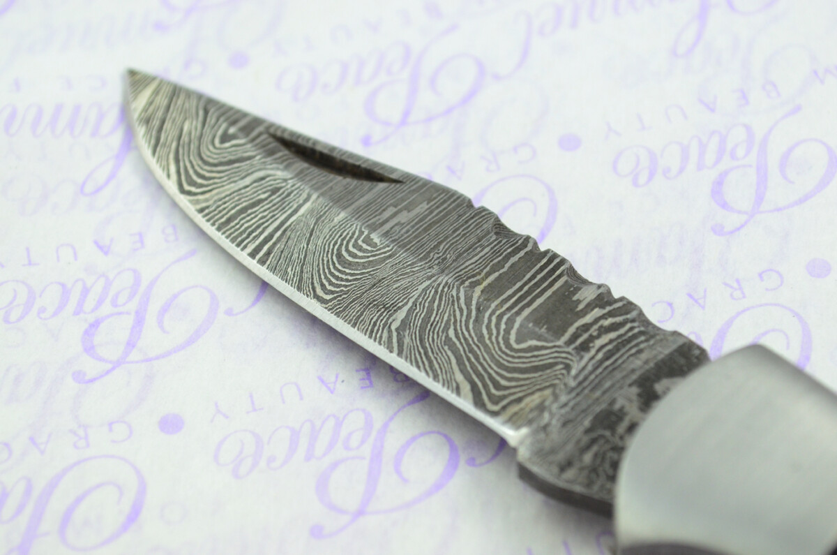 A Handmade Damascus Steel Pocket Knife - Rosewood Scales - Image 4
