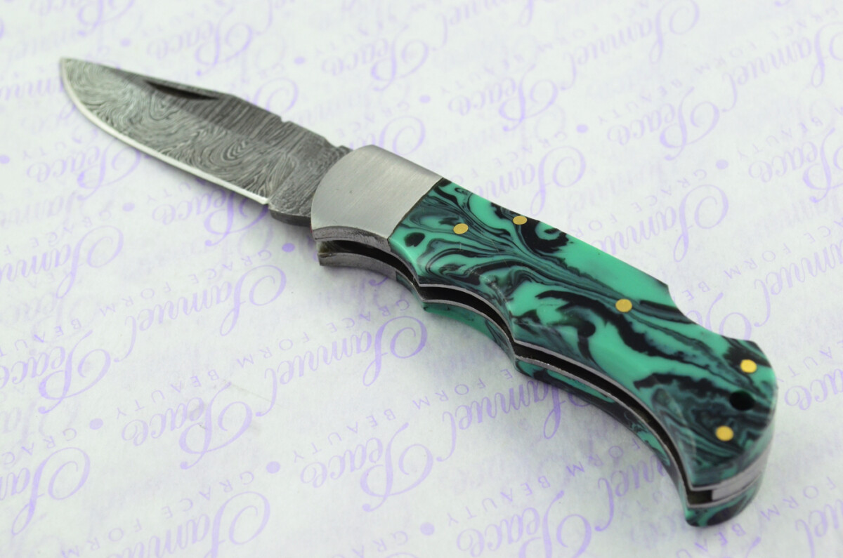 A Handmade Damascus Steel Pocket Knife - Turquoise & Black Resin Scales - Image 2