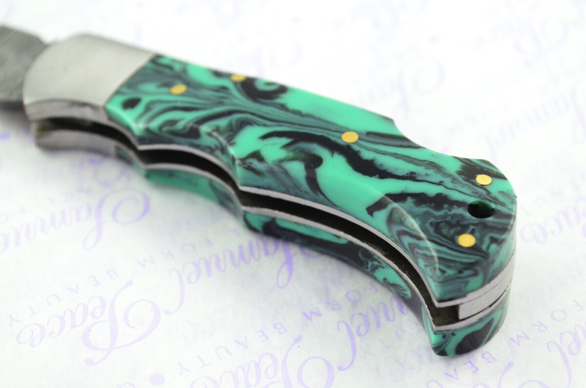 A Handmade Damascus Steel Pocket Knife - Turquoise & Black Resin Scales - Image 3