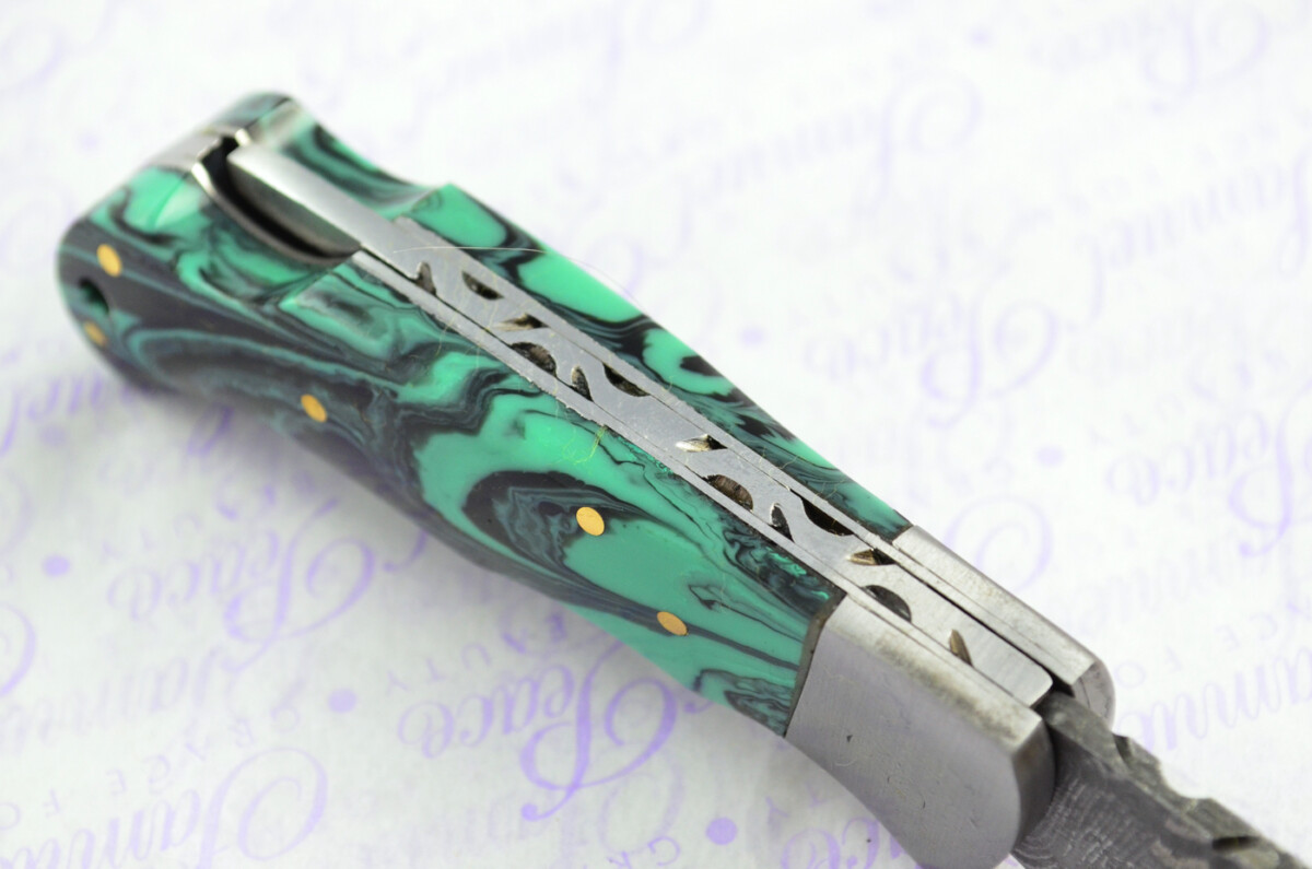 A Handmade Damascus Steel Pocket Knife - Turquoise & Black Resin Scales - Image 6