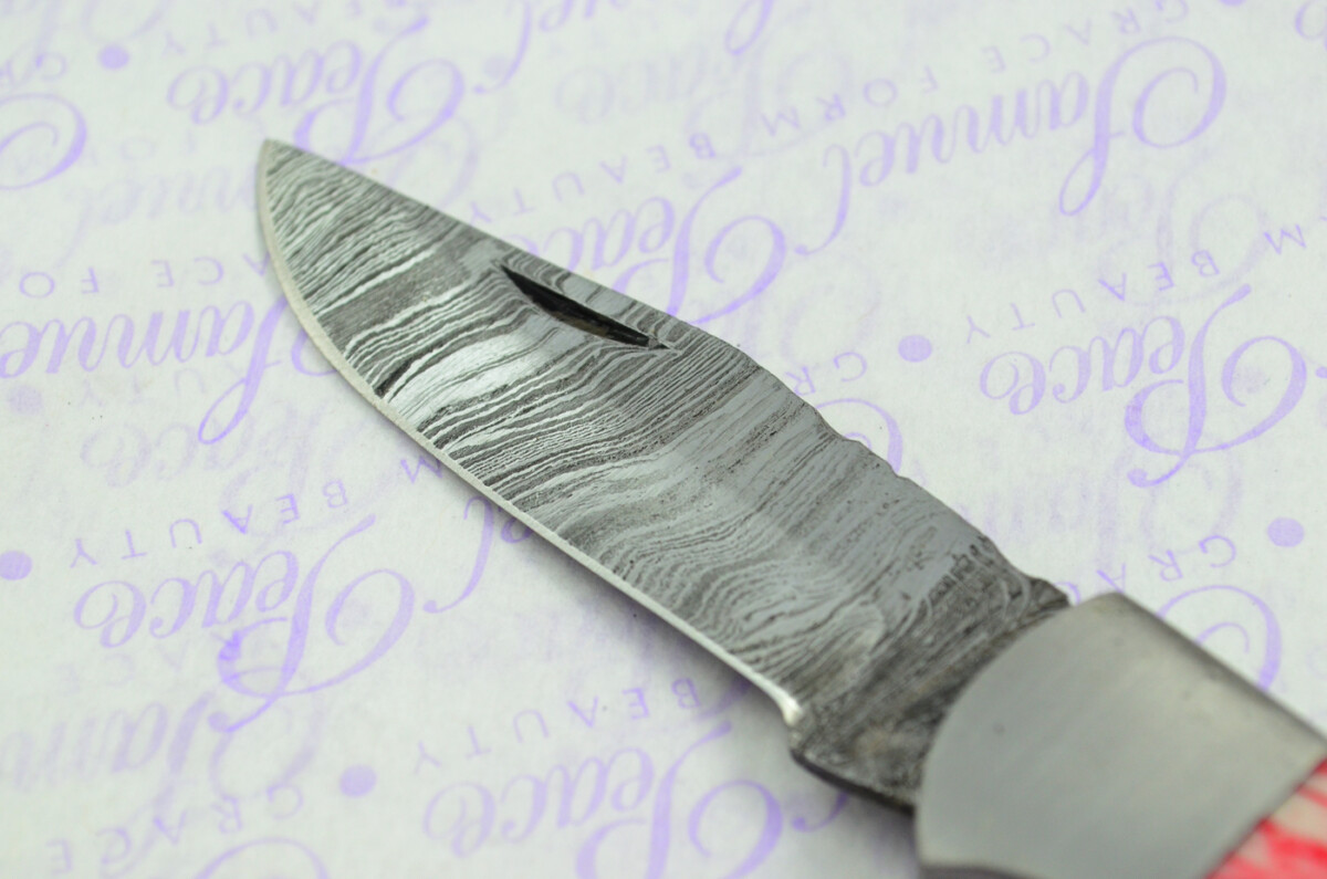 A Handmade Damascus Steel Pocket Knife -  Pink & White Resin Scales - Image 4