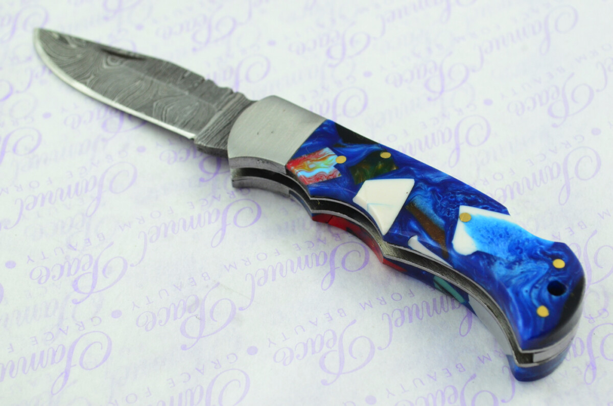 A Handmade Damascus Steel Pocket Knife -  Resin Scales - Image 2
