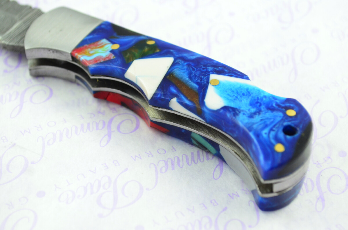 A Handmade Damascus Steel Pocket Knife -  Resin Scales - Image 3