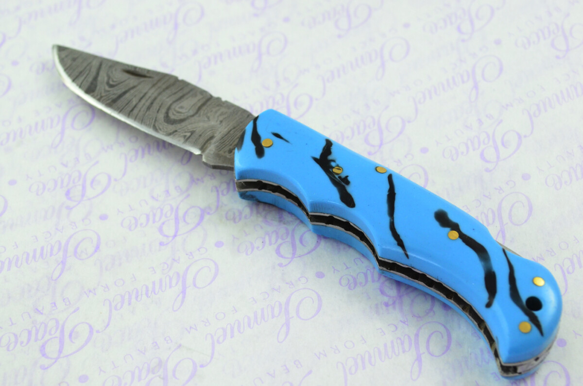 A Handmade Damascus Steel Pocket Knife -  Resin Scales - Image 2