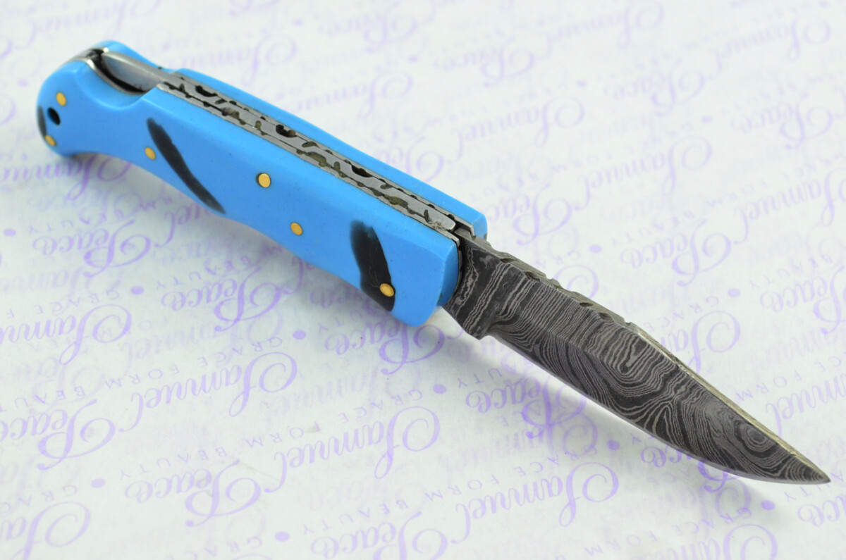A Handmade Damascus Steel Pocket Knife -  Resin Scales - Image 3