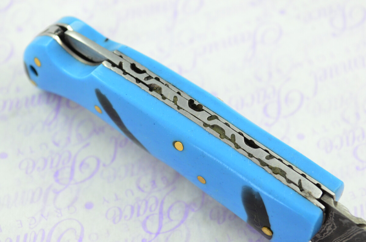 A Handmade Damascus Steel Pocket Knife -  Resin Scales - Image 4