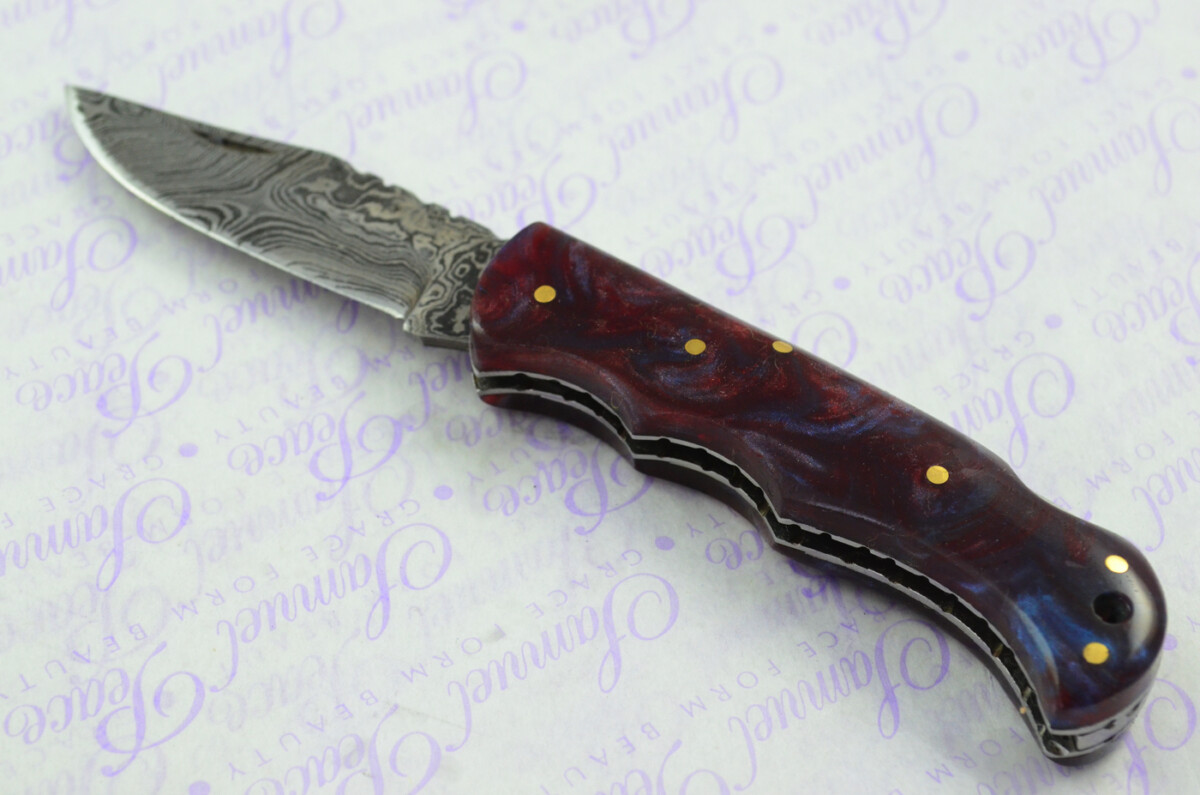 A Handmade Damascus Steel Pocket Knife -  Resin Scales - Image 2