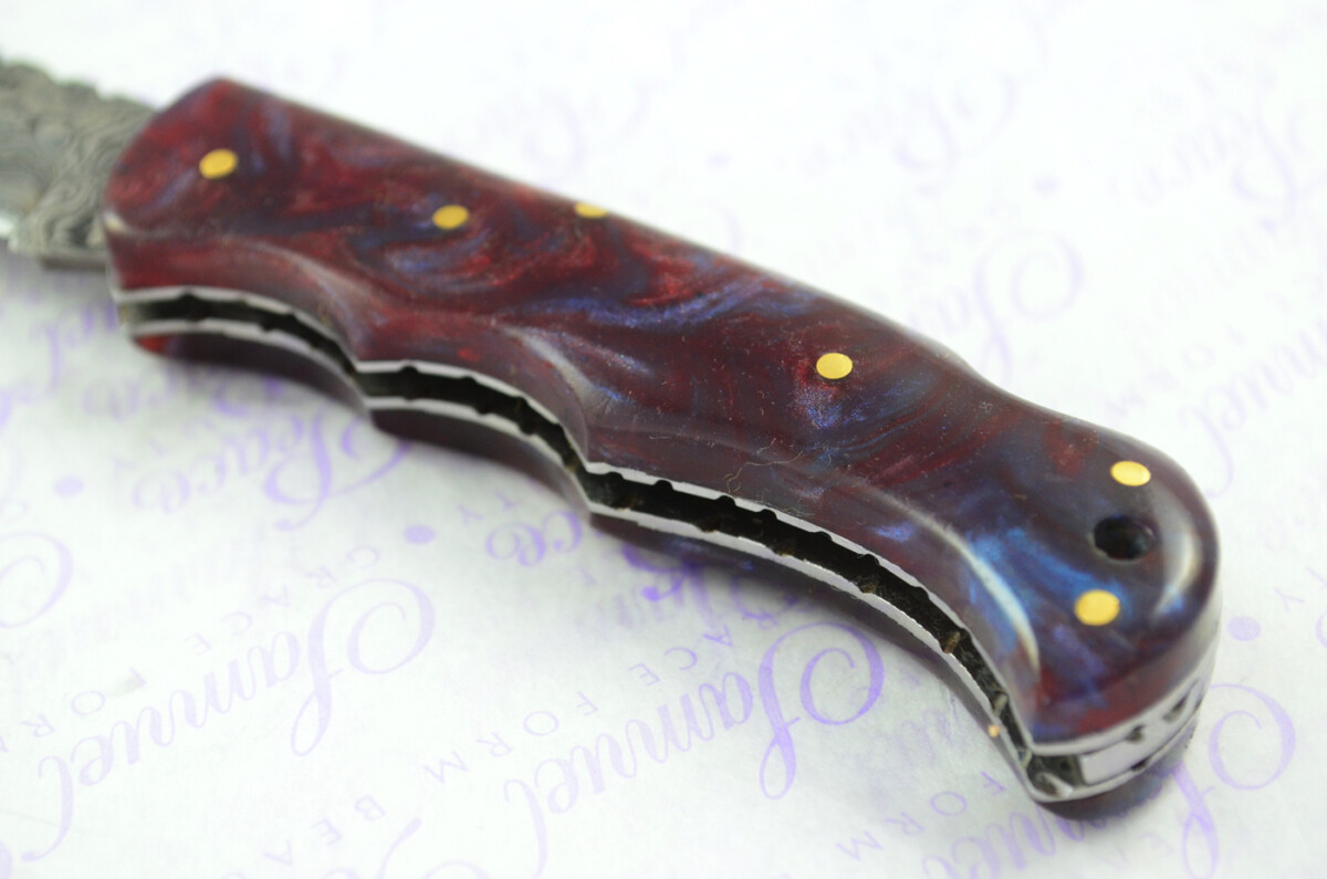 A Handmade Damascus Steel Pocket Knife -  Resin Scales - Image 3