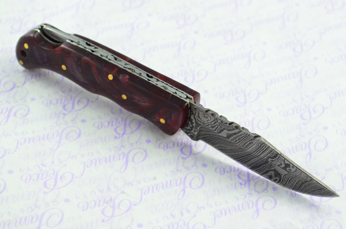 A Handmade Damascus Steel Pocket Knife -  Resin Scales - Image 5