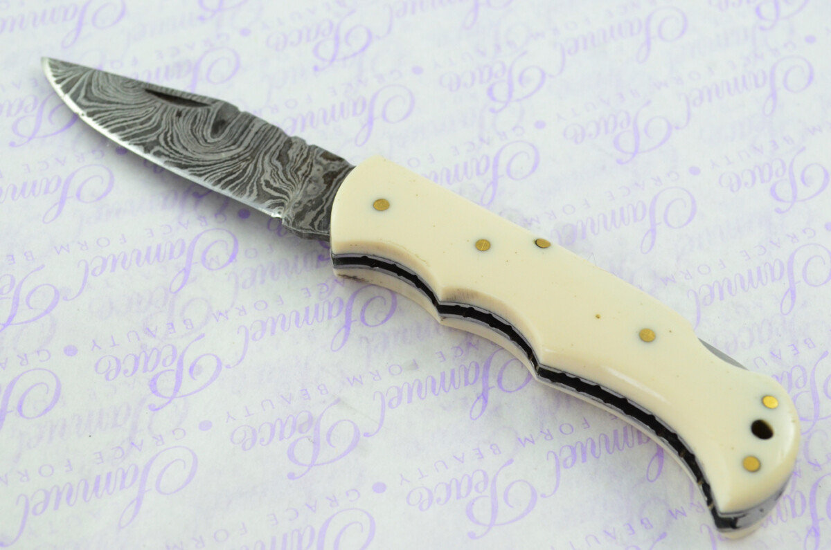 A Handmade Damascus Steel Pocket Knife - Cream Resin Scales - Image 2