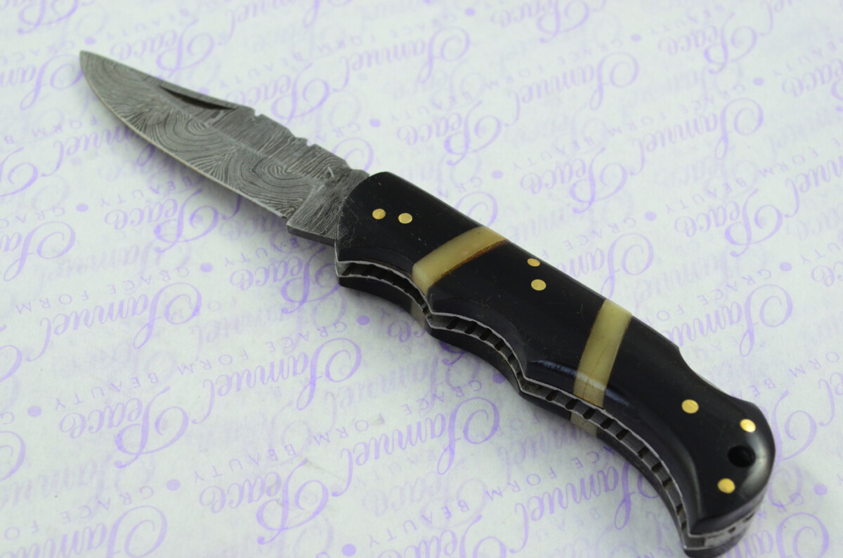 A Handmade Damascus Steel Pocket Knife - Resin Scales - Image 2