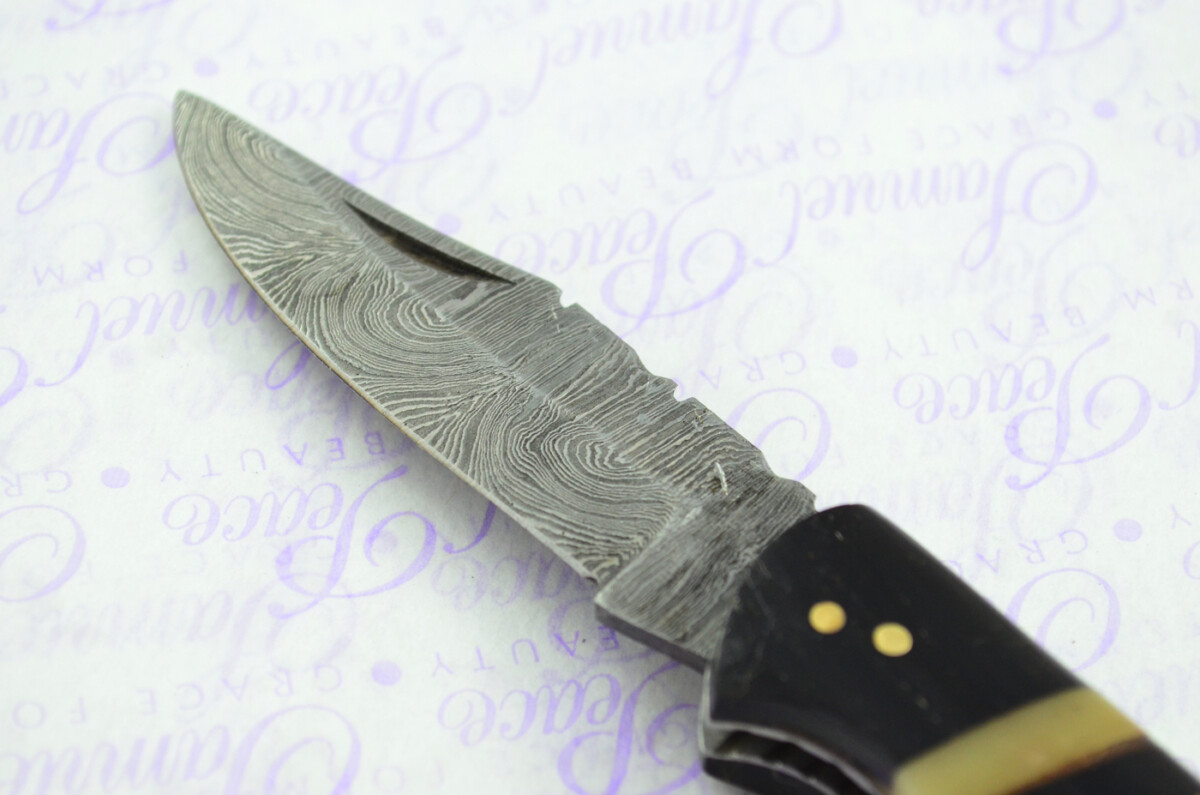 A Handmade Damascus Steel Pocket Knife - Resin Scales - Image 4