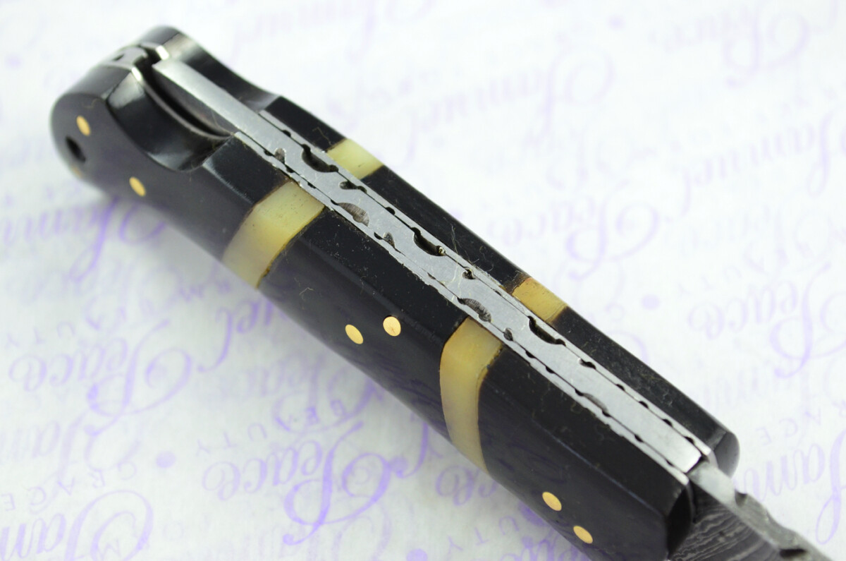 A Handmade Damascus Steel Pocket Knife - Resin Scales - Image 6
