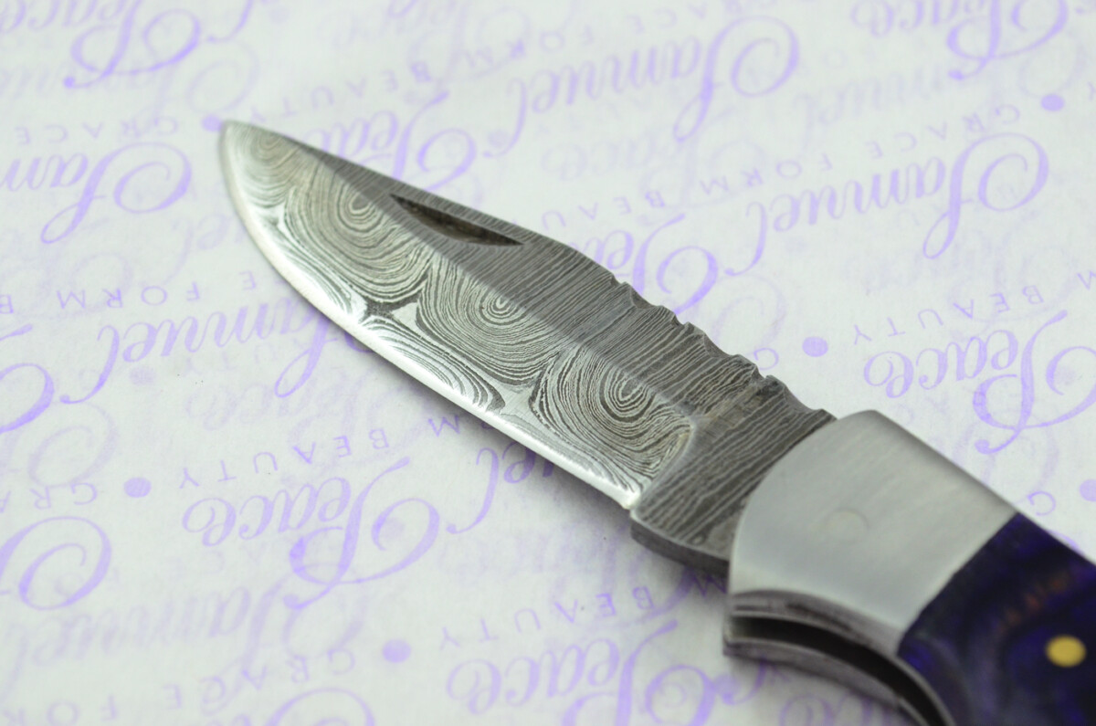 A Handmade Damascus Steel Pocket Knife - Indigo Laminate Wood Scales - Image 4
