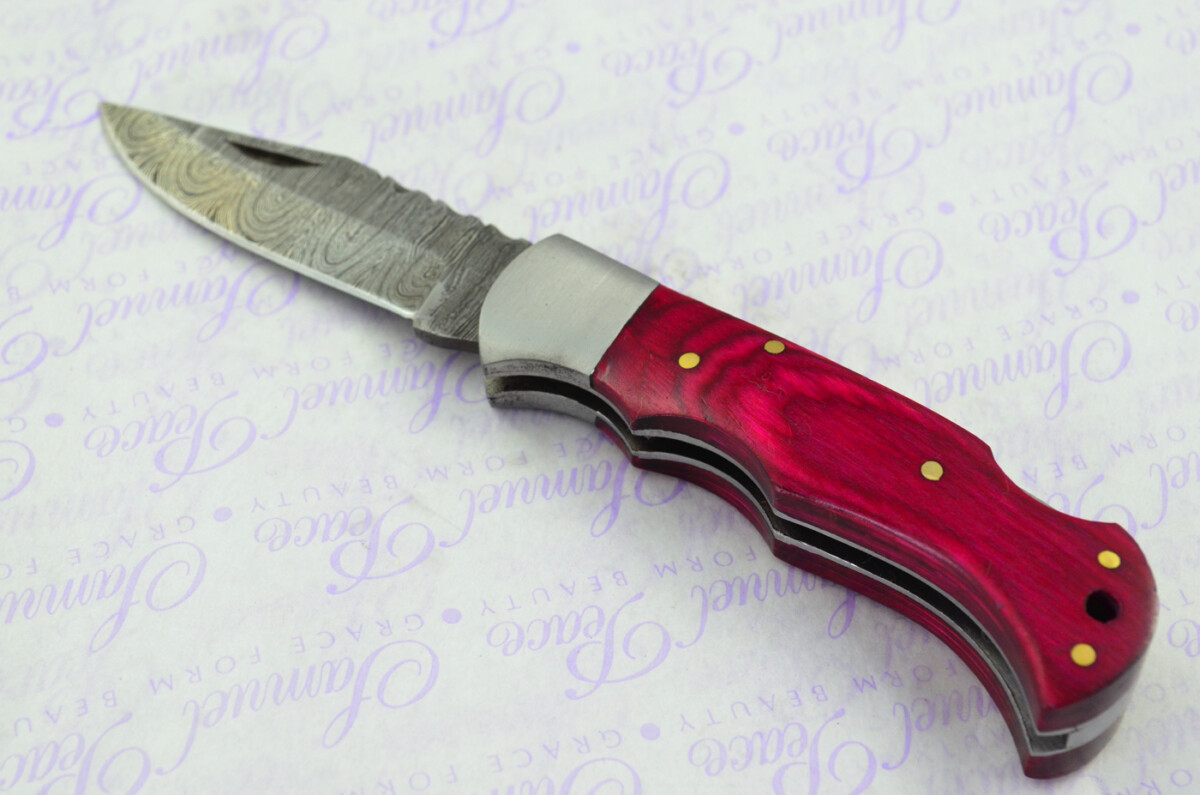 A Handmade Damascus Steel Pocket Knife - Magenta Laminate Wood Scales - Image 2