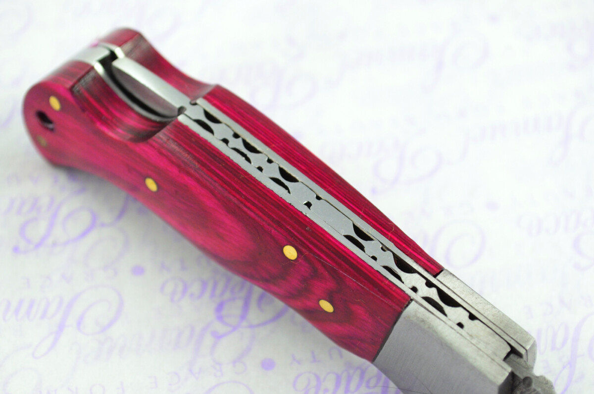 A Handmade Damascus Steel Pocket Knife - Magenta Laminate Wood Scales - Image 6