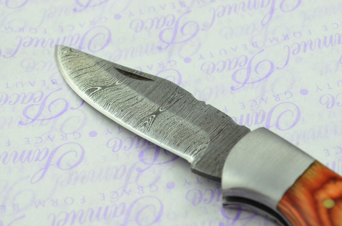A Handmade Damascus Steel Pocket Knife - Brown Laminate Wood Scales - Image 4